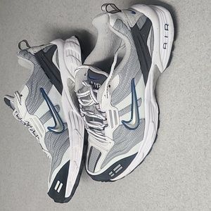 Mens new Nike Copious athletic shoe